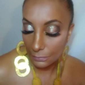 Meet your Posher, Evelyne